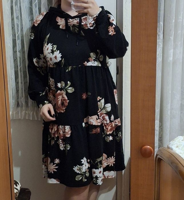Rochie cu glugă model floral