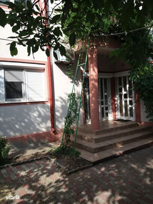 Vila P+Et. de vanzare in Sendreni, jud.Galati, 5 camere, teren 688 mp