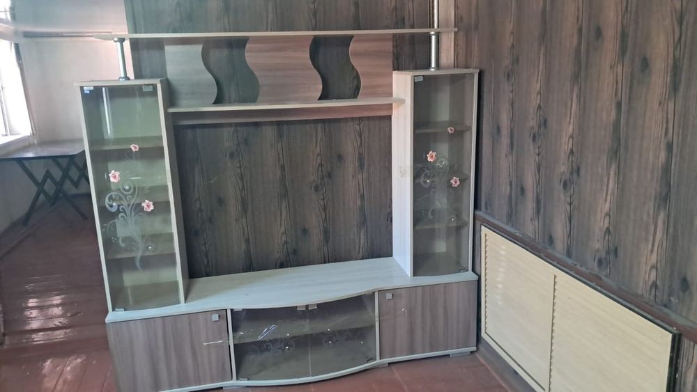 Продам подставка и есть книжный  полки