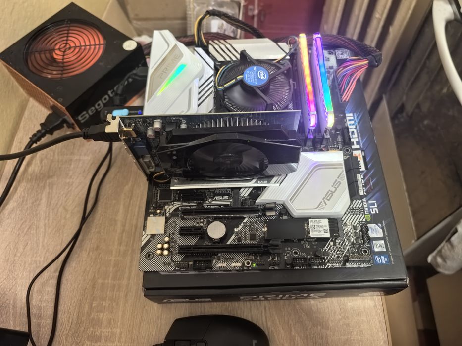 Kit i5 10400f placa baza și memorie ram 2X8=16g 3000mh rgb