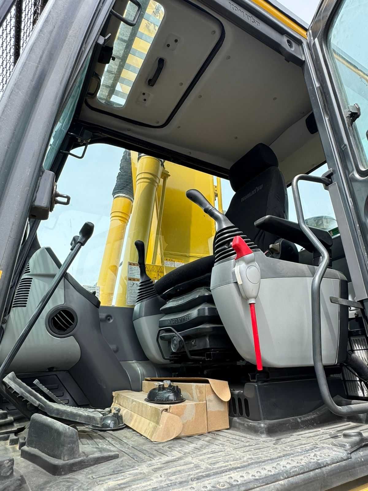 2023 екінші қолдан экскаватор Komatsu PC200-8M0