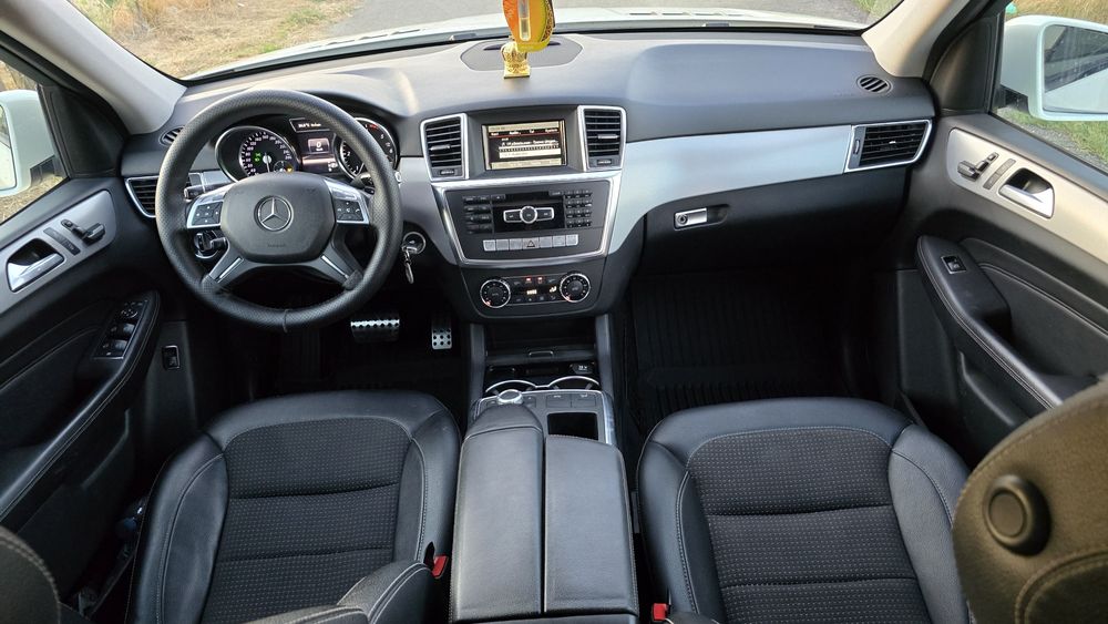 Vând Mercedes ML 350D