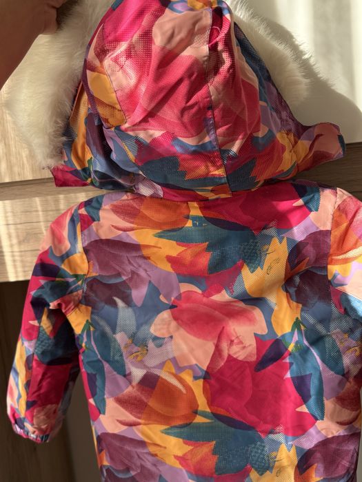 Пррдается куртка на девочку