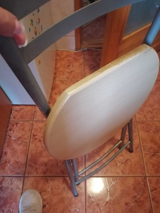 Vând masa de bucatarie cu scaune