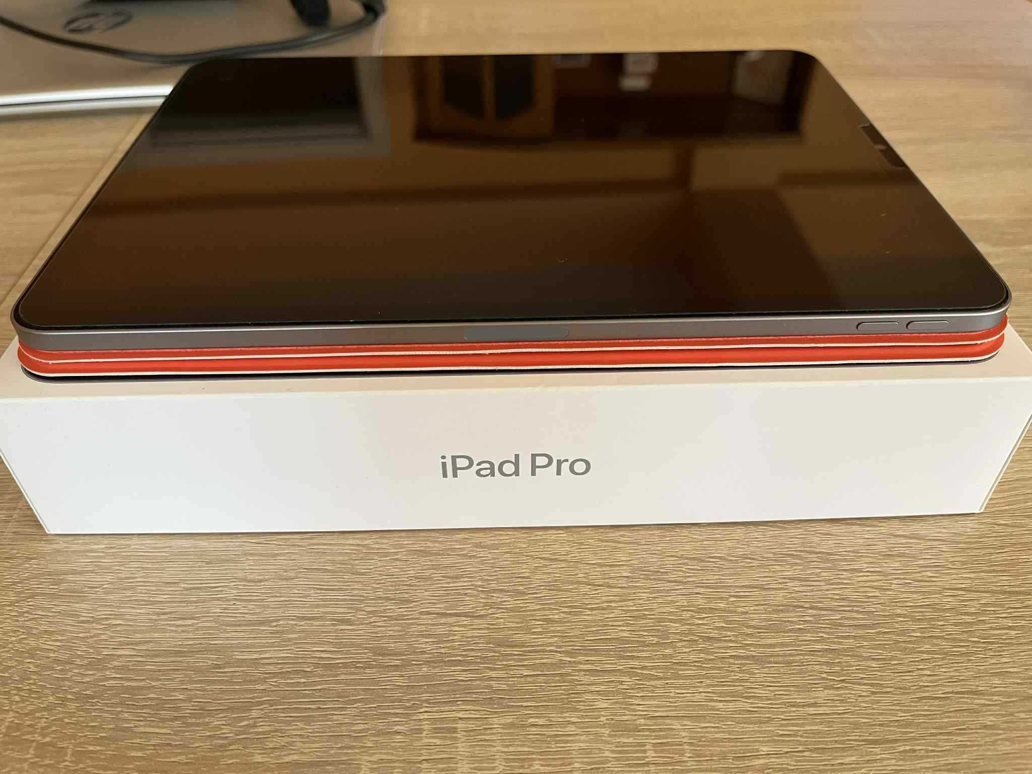 Продавам iPad Pro 4th Generation - Като нов! + Клавиатура и Писалка