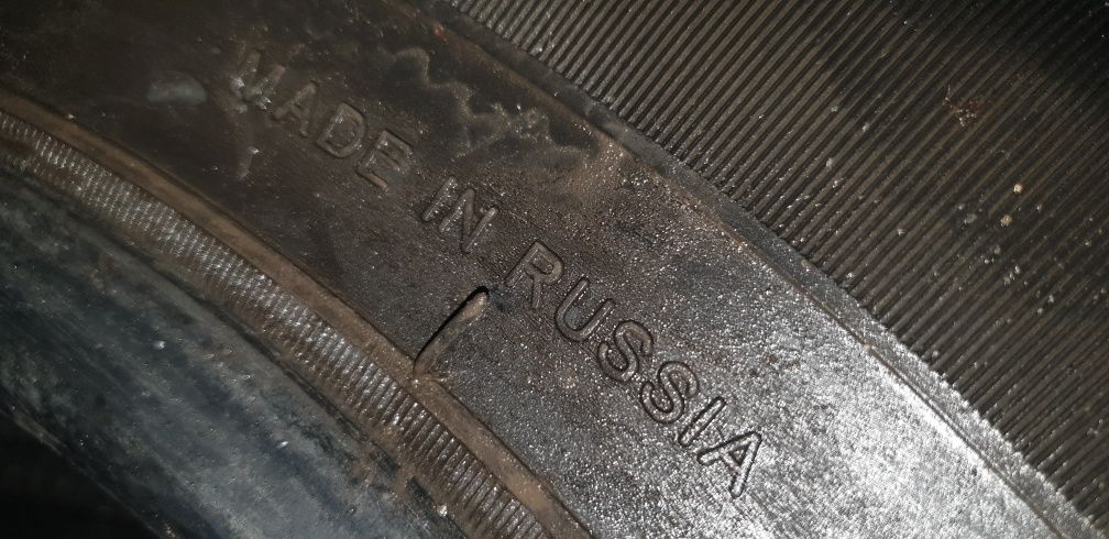 Зимни гуми 215/65 R16 - перфектни за сняг и черен път  4бр.