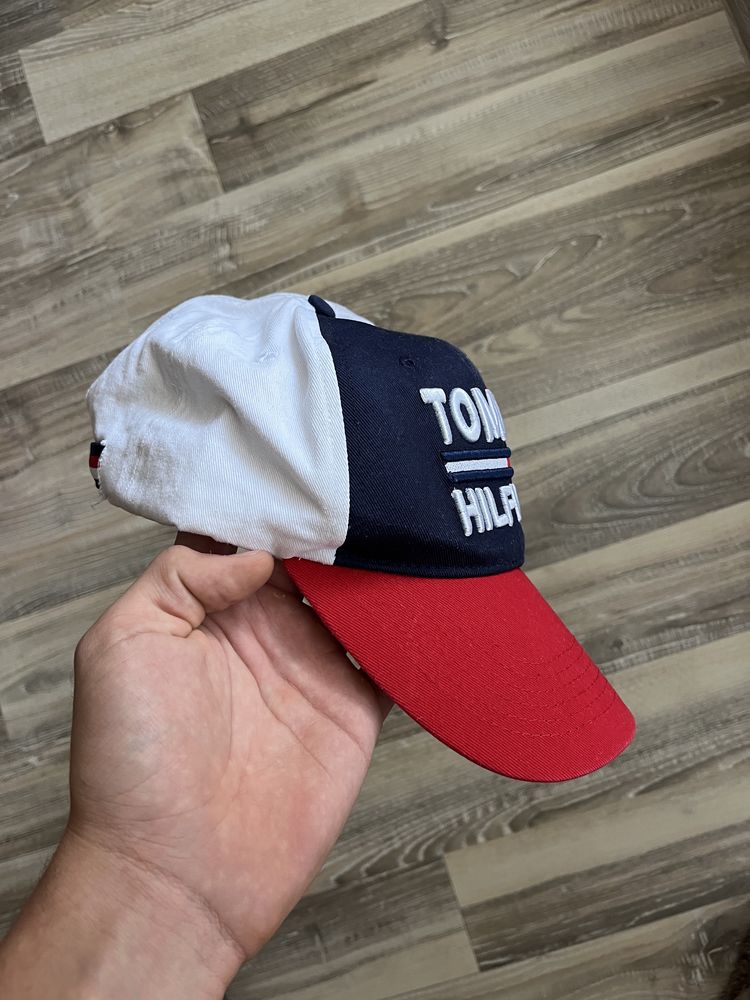 Шапка с корзика Tommy Hilfiger