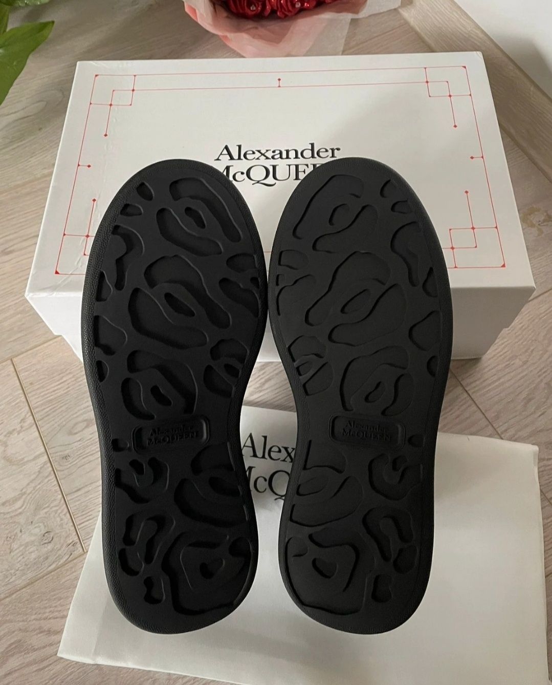 Alexander McQueen la DOAR 249 LEI