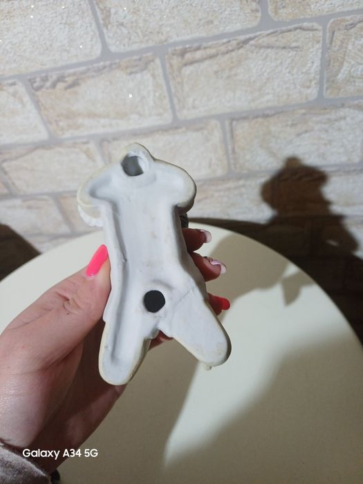 Стара порцеланова статуетка