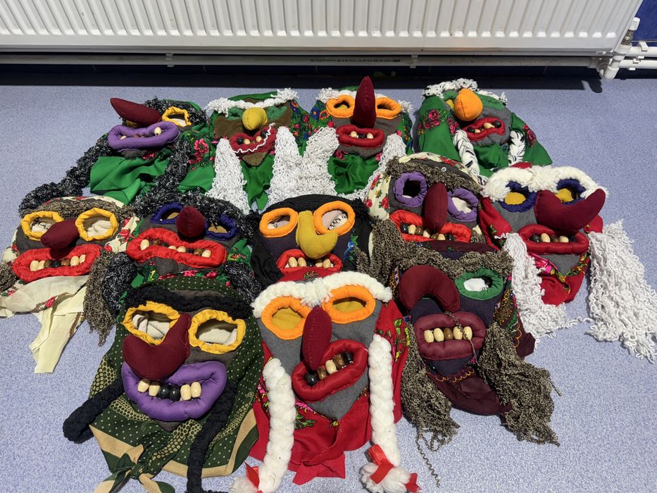 Măști traditionale de anul nou baba/moșneag