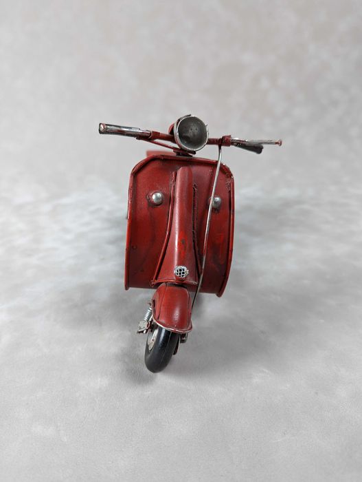 Jucarie sau obiect de colectie - scuter metalic vintage retro