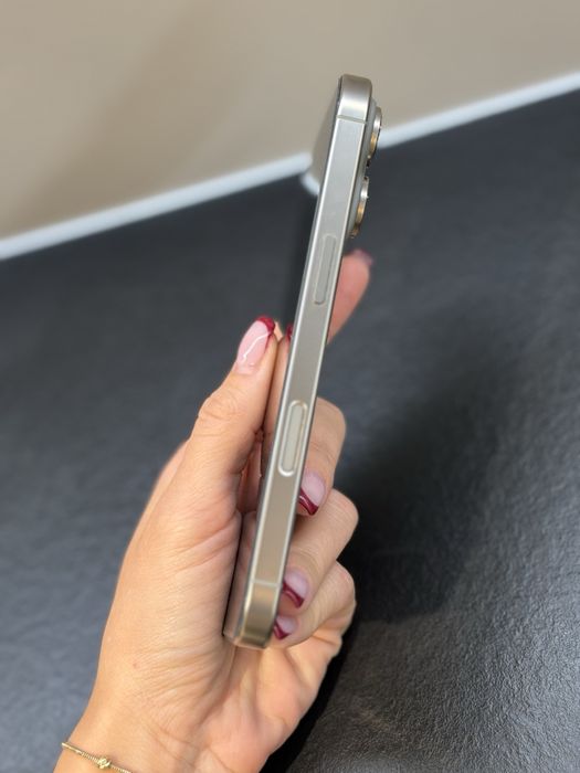 iPhone 16 pro 256 gb с 1г гаранция