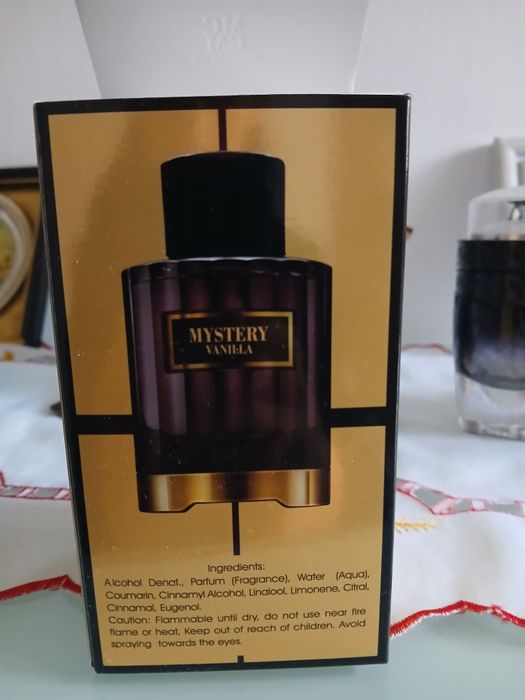 Vand aceste parfumuri