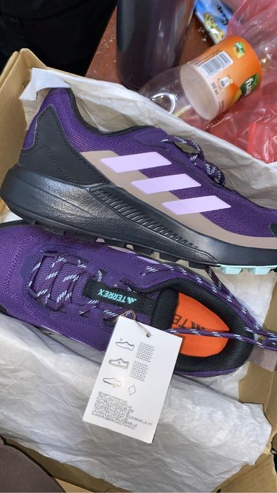 Кроссовки Адидас,оригинальные,новые.