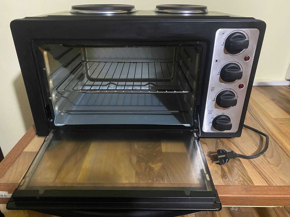 Електрическа фурна Voltz с котлони – практична и компактна!