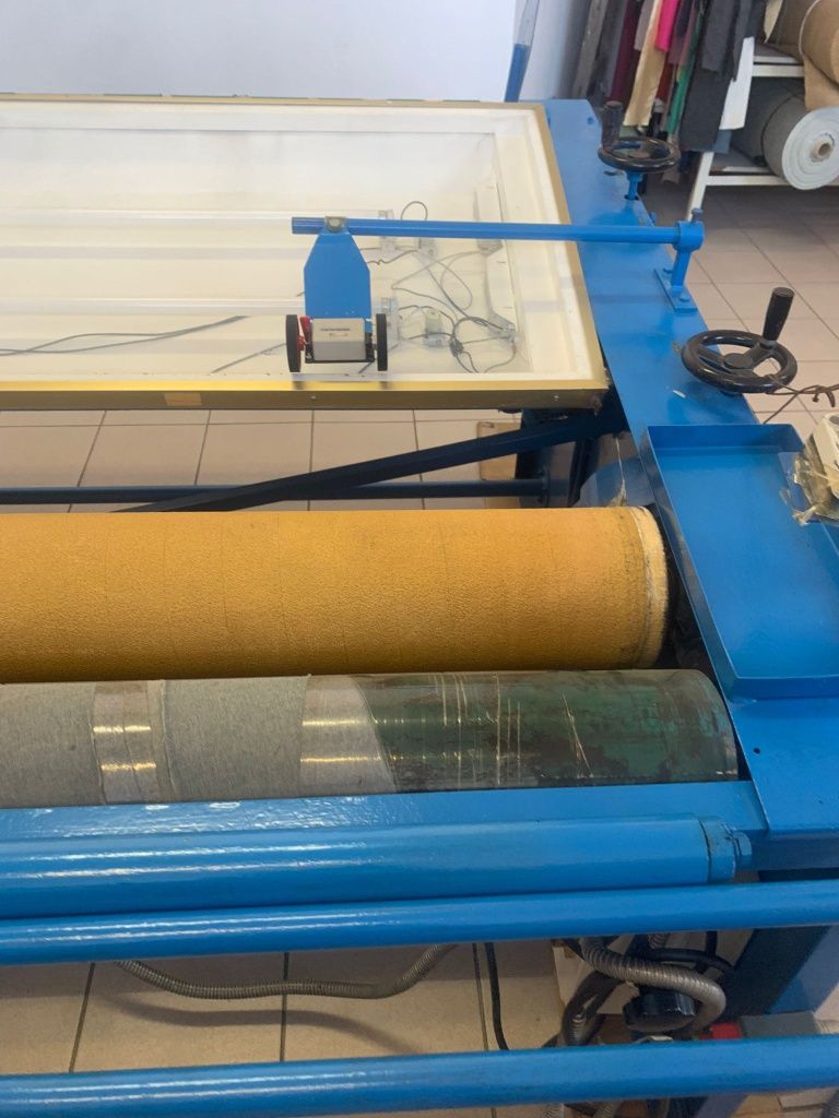 Masina de metrat, rulat, control al sulurilor  de materiale textile