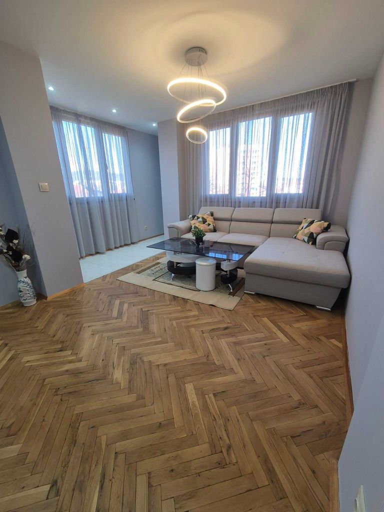 Дава се под наем Четиристаен апартамент в Ловеч, Вароша - 94 кв.м за 106000 € - Снимка #9