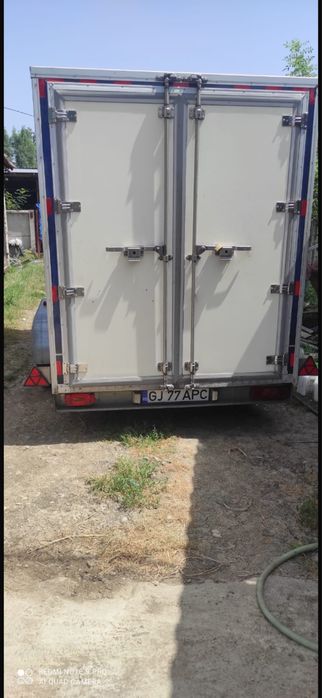 Inchiriez remorca frigorifica si dozator de bere.