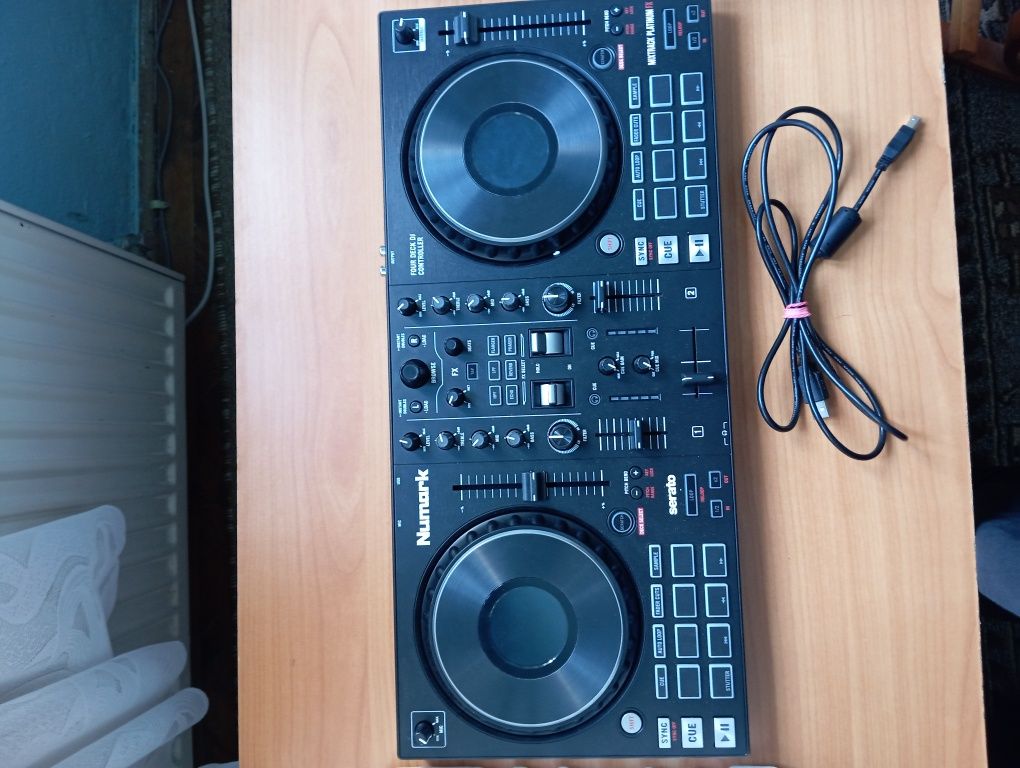 Consola Numark mixtract platinum FX