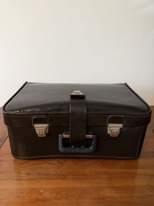 Pachet doua masini de cusut + accesorii