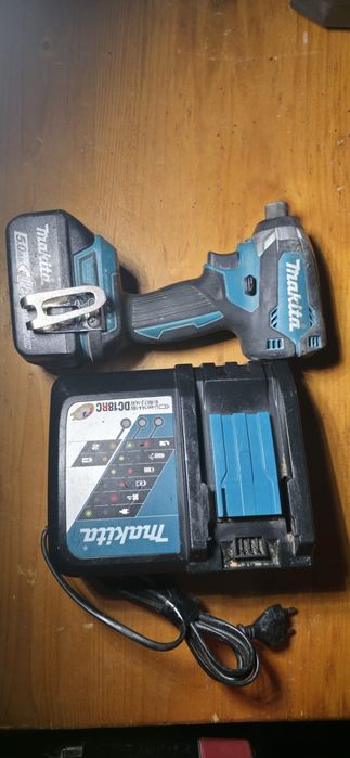 Filetanta cu impact pt biti makita dtd153,baterie 5 ah,incarcator rapi