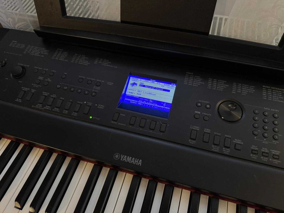 Vand pian digital Yamaha DGX-660