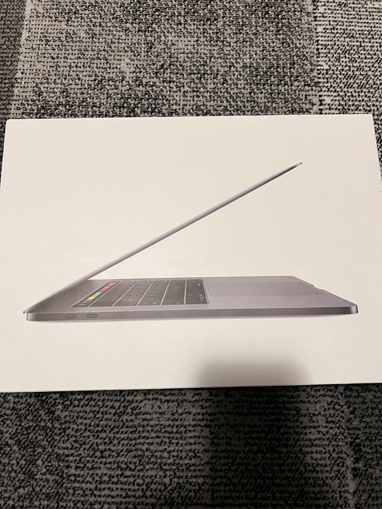 MacBook pro 15 retina mid 2018