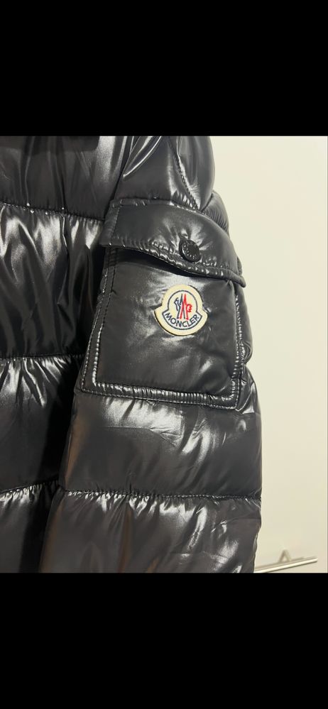 Geaca neagra moncler