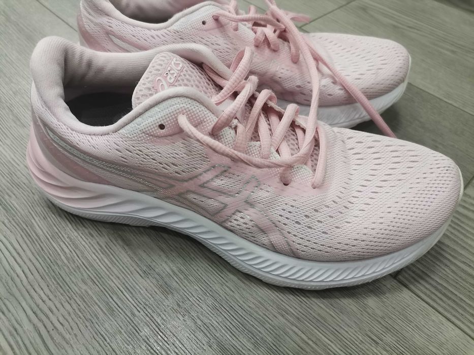 Маратонки ASICS като нови