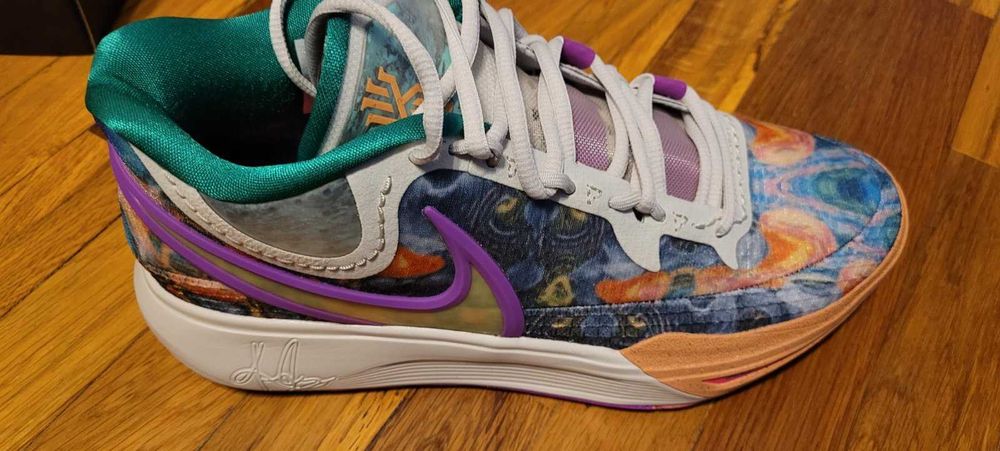 Продавам чисто нови маратонки Nike Kyrie 8. Номер 44.