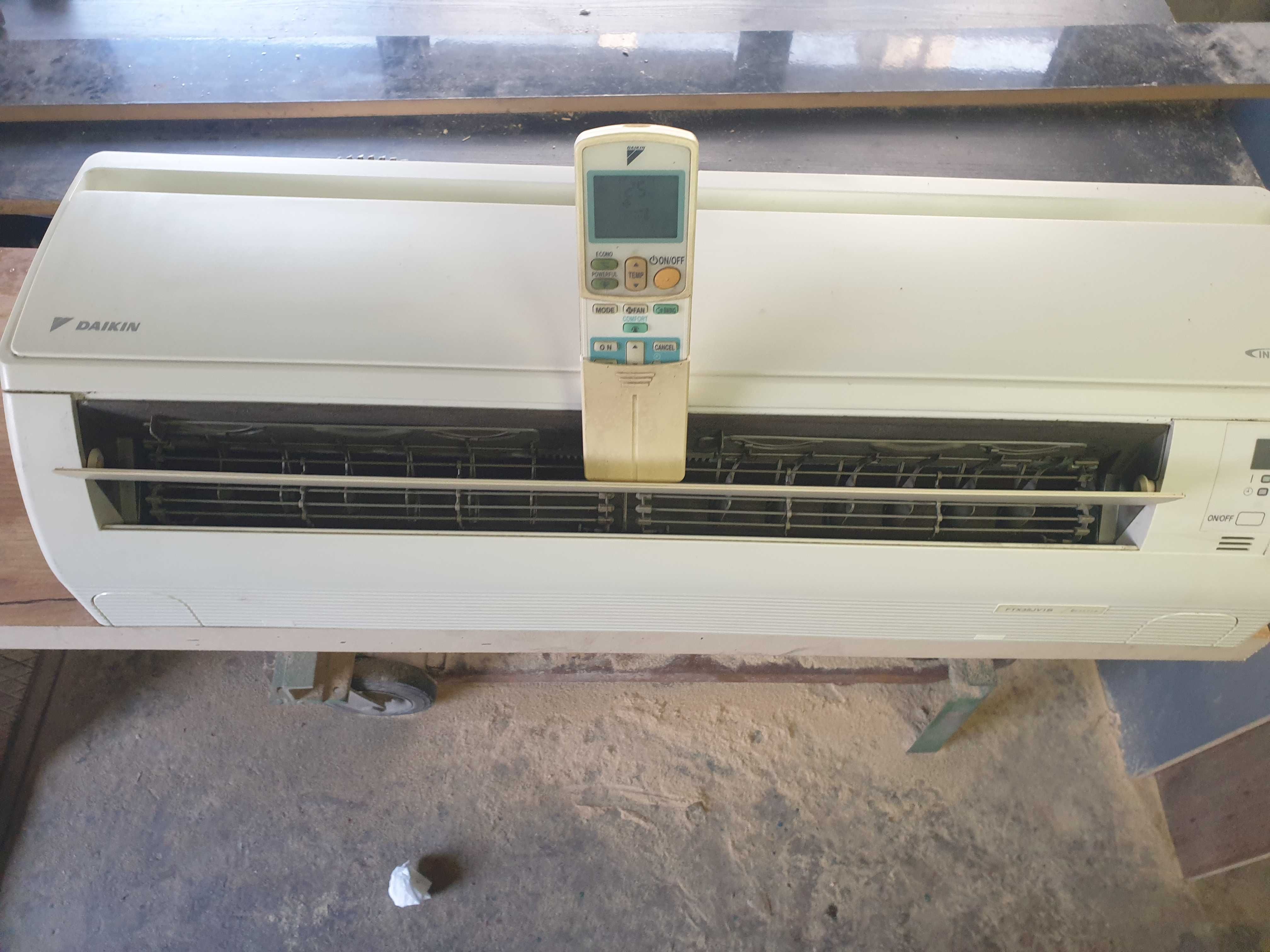 Продава се климатик Daikin FTX 35JV1B на части.Изгорял компресор.