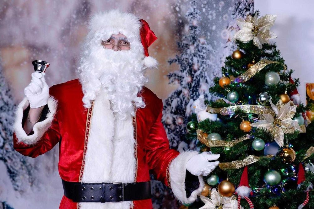 Moș Crăciun și Spiriduși de închiriat