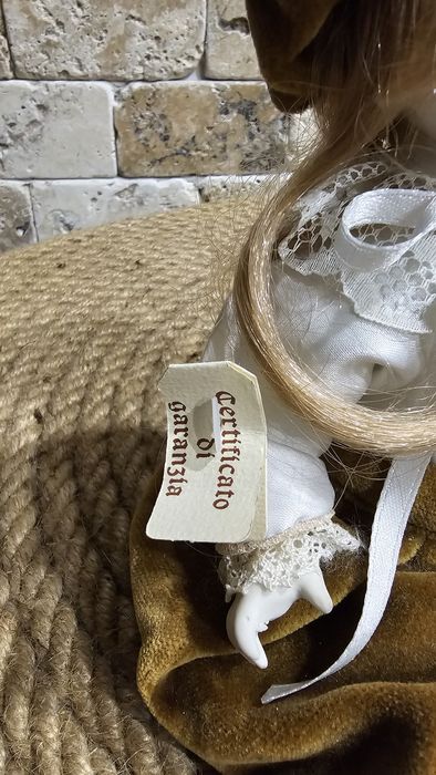 Порцеланова кукла