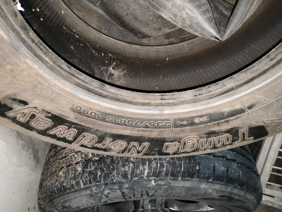 Продам покрышки Размер 235/75/15