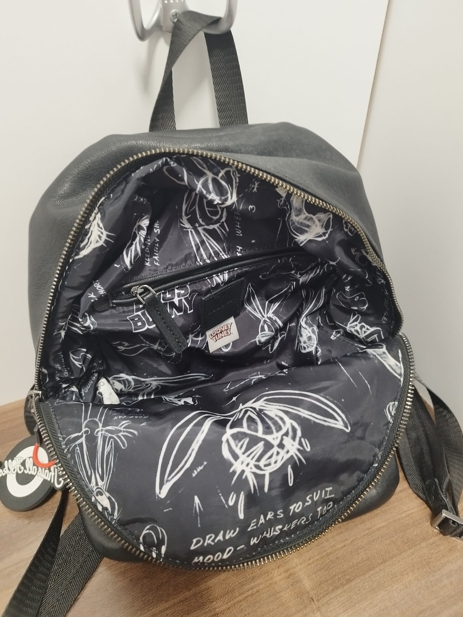 Vând rucsac Desigual, preț 250 de lei