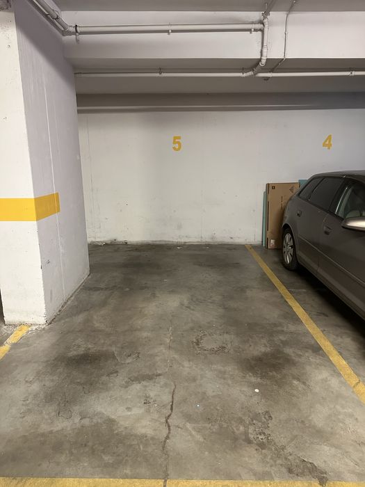 Inchiriez loc de parcare strada Trifesti nr 10 in apropiere de Biharia