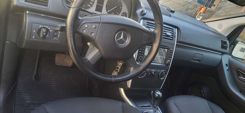 Mercedes Benz B200