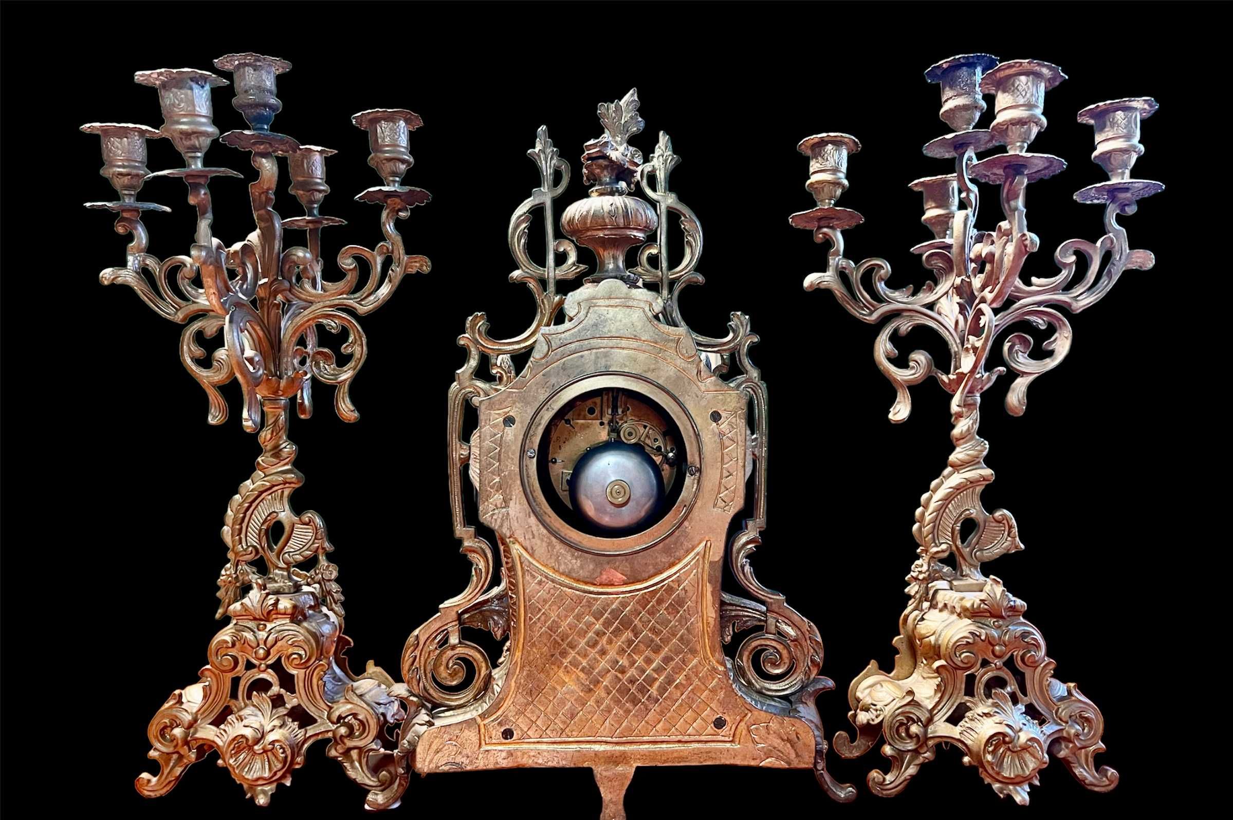 Античен френски позлатен бронзов каминен часовник