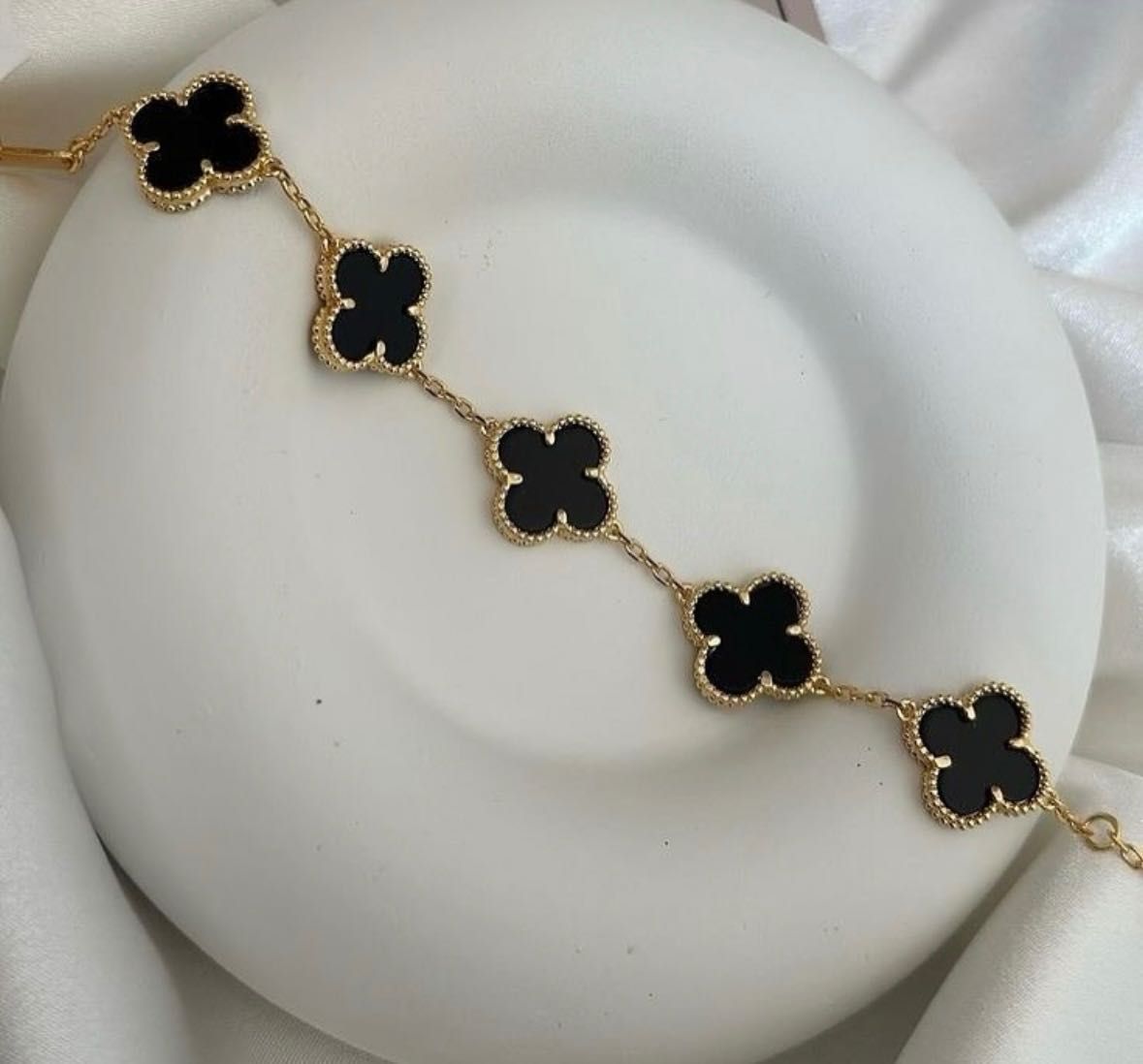 Гривна и пръстен Van Cleef