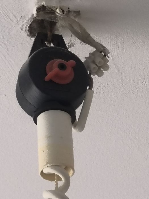 Таванна лампа с механизъм за височина