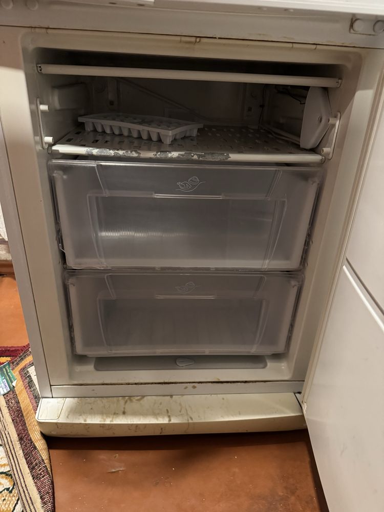 Холодильник INDESIT