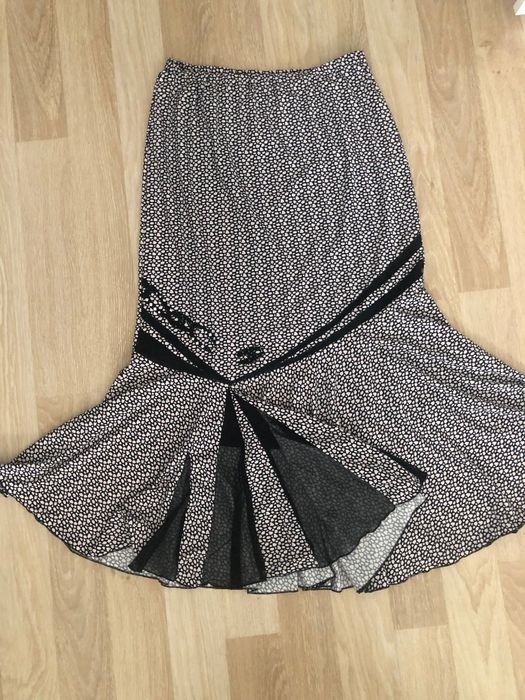 Set fuste- 2 buc. Mărime 50-pret 60 lei