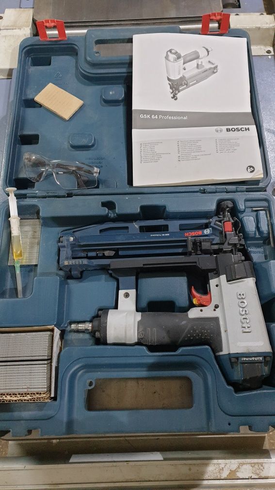 BOSCH GSK 64 Pistol pneumatic de impuscat cuie + 2 pachete cuie Bosch