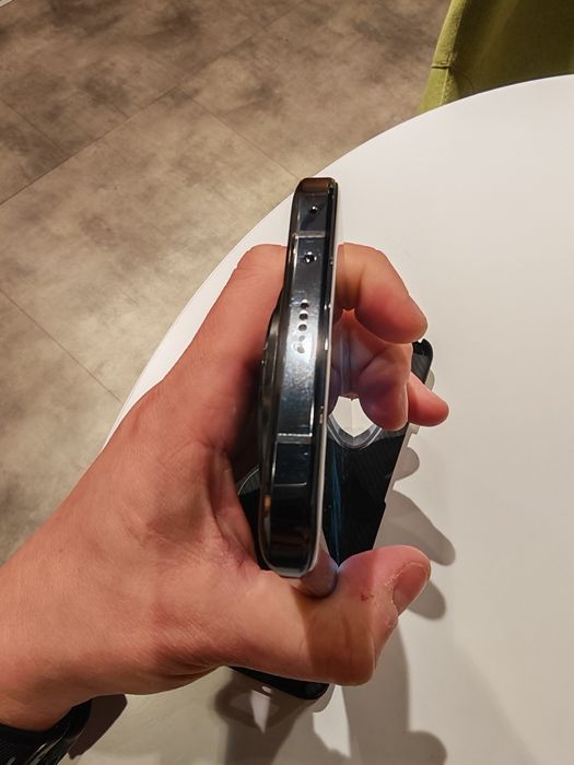 Vând Honor Magic 6 Pro 12GB RAM și 512GB stocare