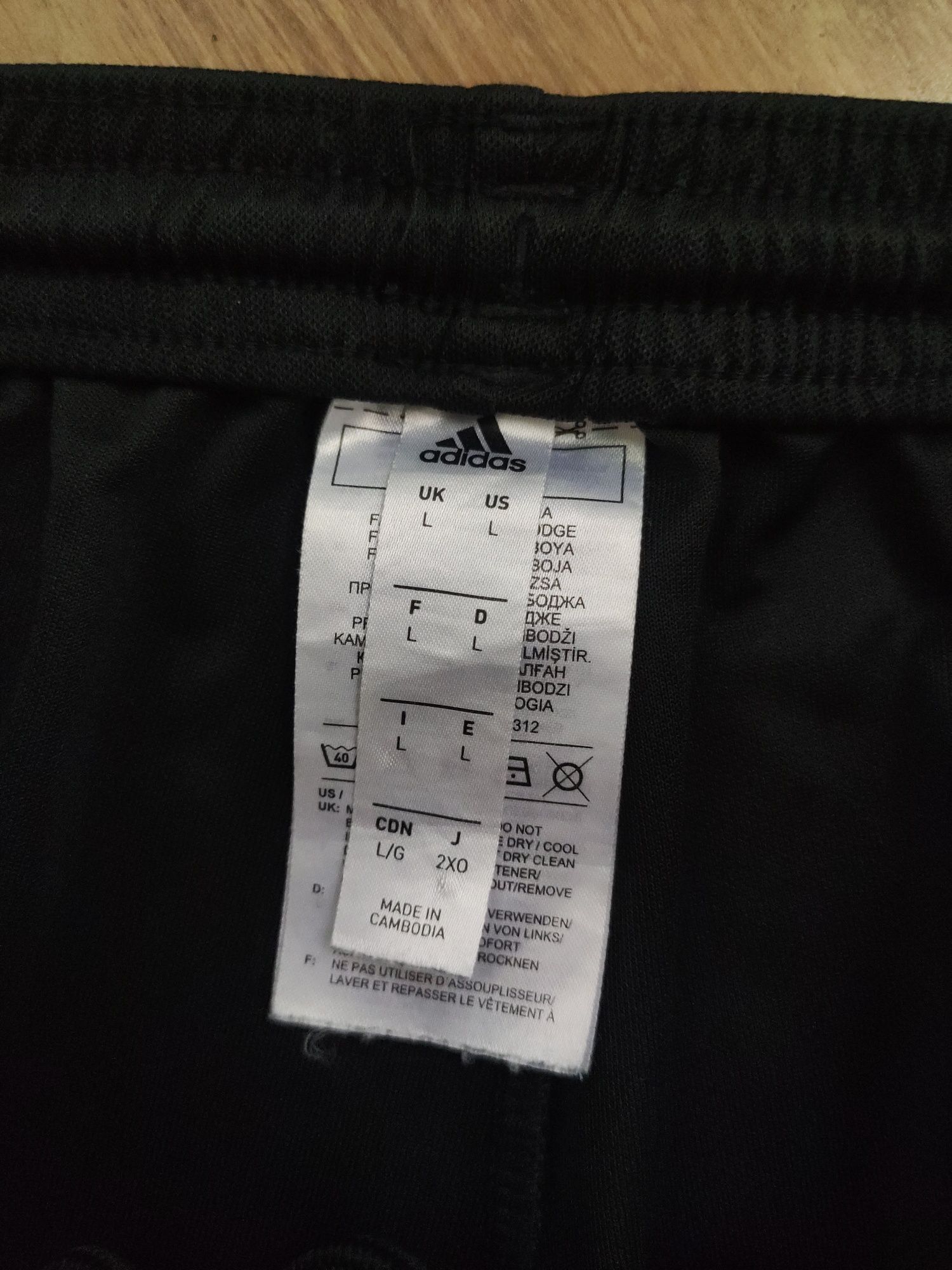 Pantaloni scurți Adidas mărimea L
