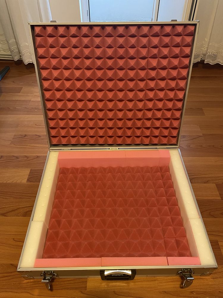 Case/Geanta aluminiu in stare perfecta