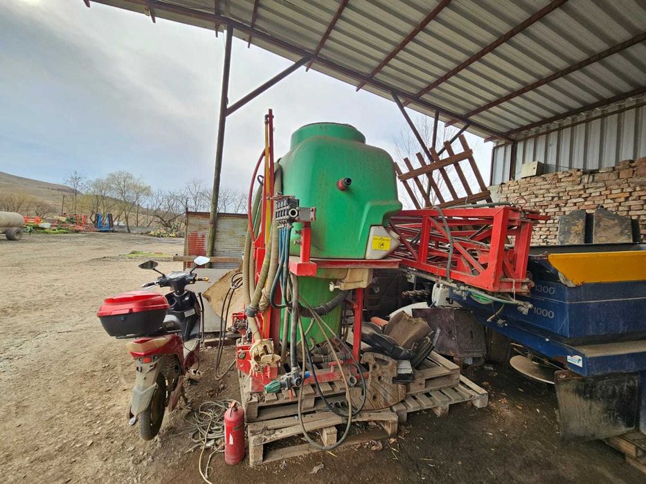 Masina de erbcidat Met  1500 l, 18 m latime