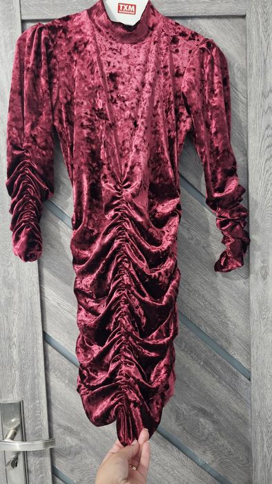 Vând rochii si sandale