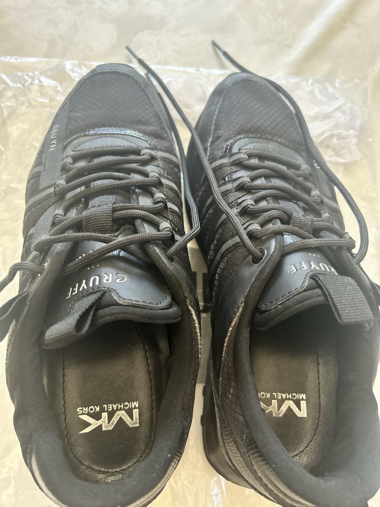 Продавам обувки Cruyff Fearia!