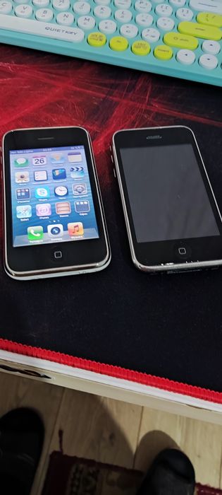 iPhone 3GS White and Black